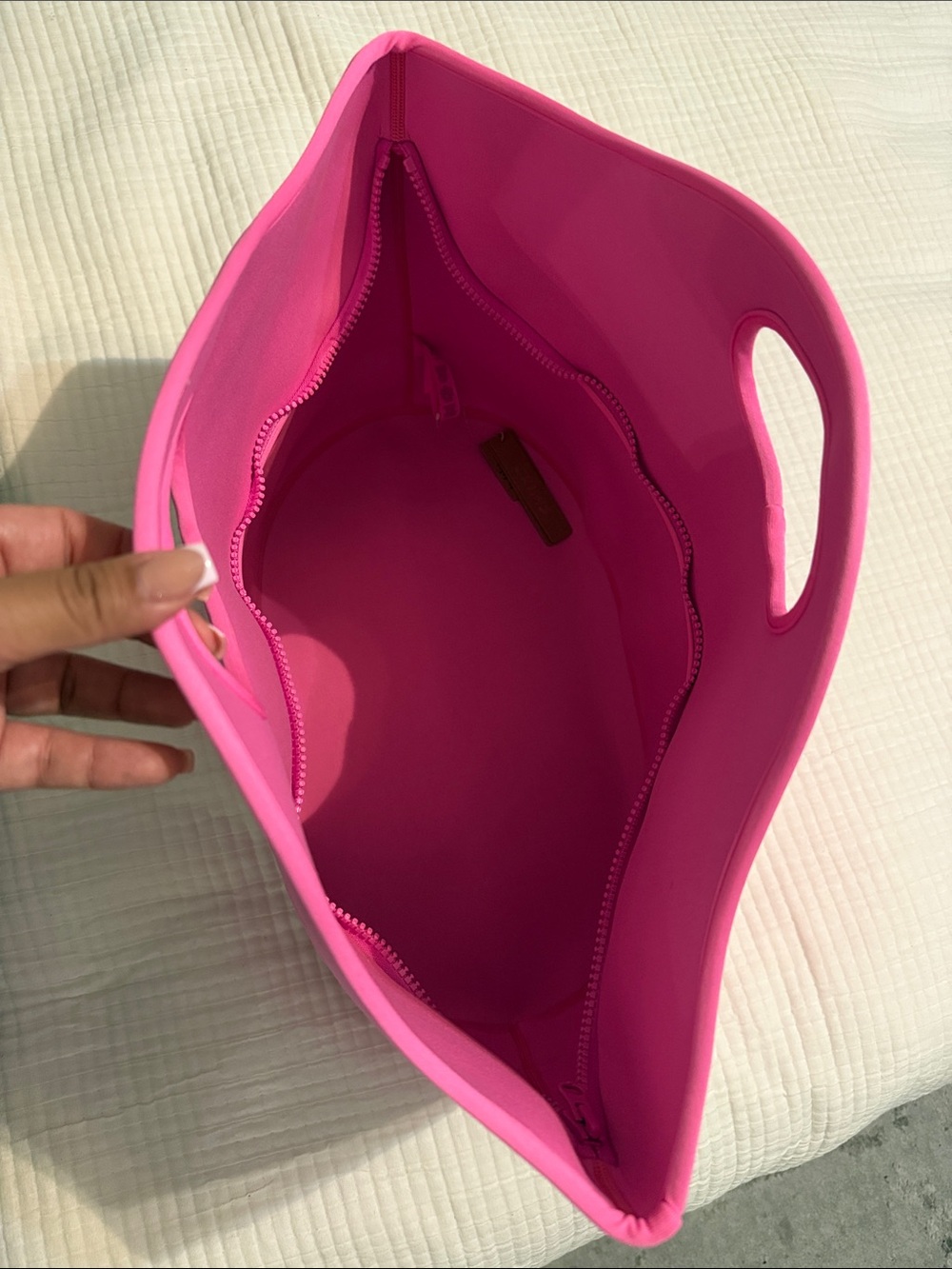 SKIMS Beach Tote - Picture 5 of 6